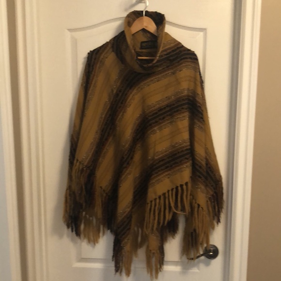 Vintage AROLA 1970s (made in Finland) Poncho - Picture 3 of 7